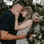 taylor-swift-e-travis-kelce-estao-noivos-1756230073309_v2_900x506.jpg.webp